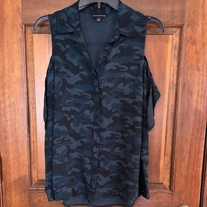 Black & Teal Green Camo Button Down Shirt, XS